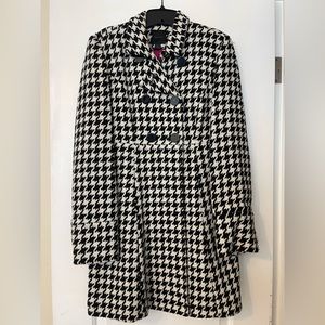 Houndstooth Gorgeous Black and White Coat w/ Pink Lining from Express - Size M